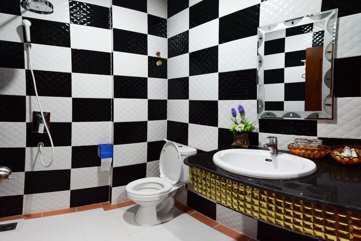 Room 20 of 28