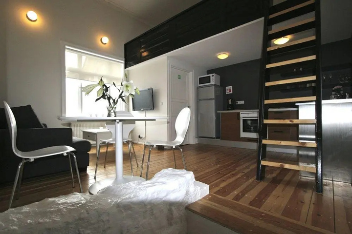Room 11 of 25