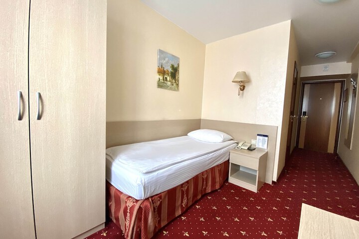Room 5 of 27