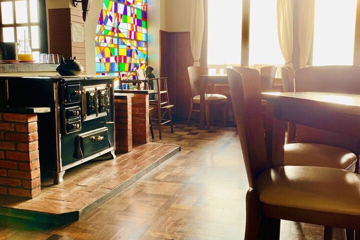 Dining 62 of 100
