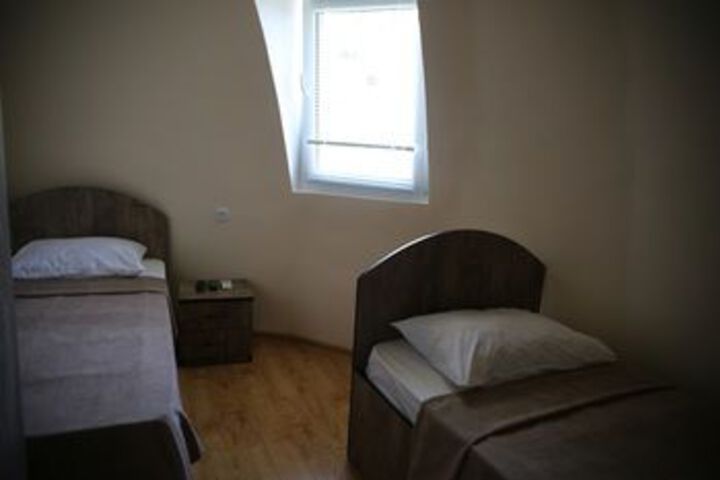 Room 12 of 25