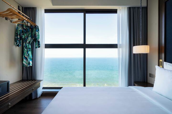 Room 13 of 69