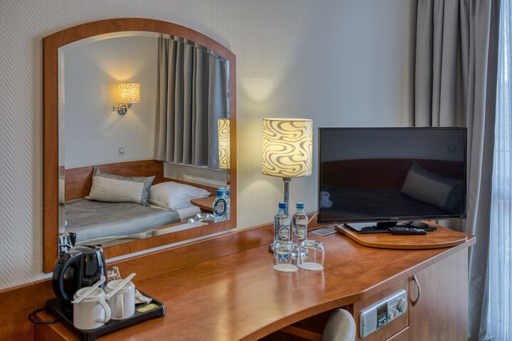 Room 4 of 41