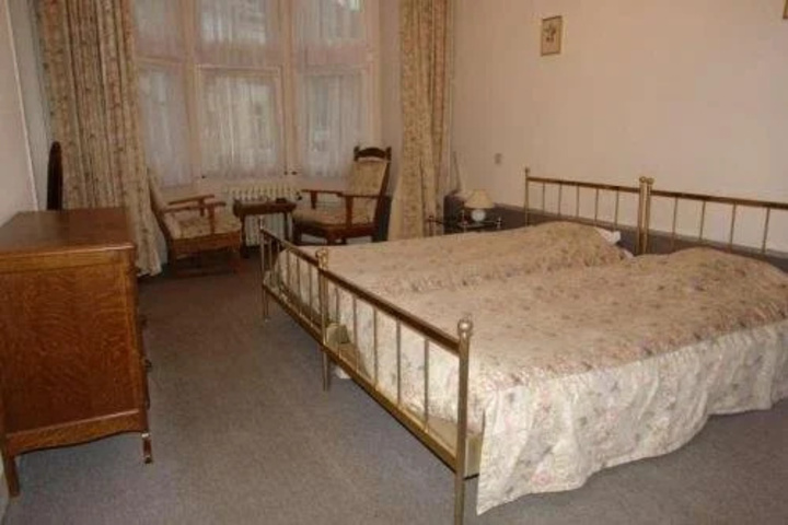 Room 3 of 10