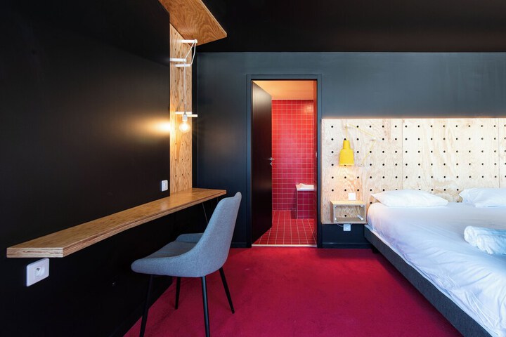 Room 42 of 91