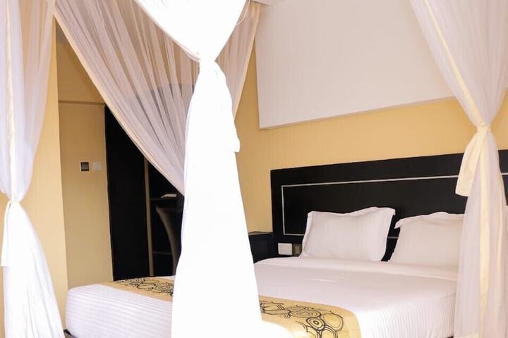 Room 3 of 13