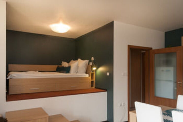 Room 33 of 73