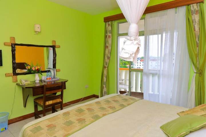 Room 10 of 25