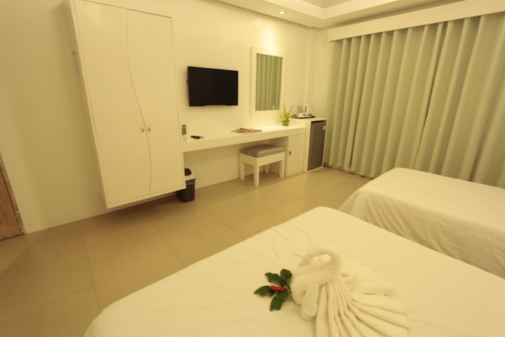 Room 8 of 32