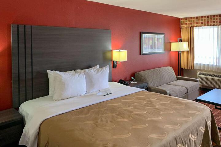 1 King Bed (4 of 6)