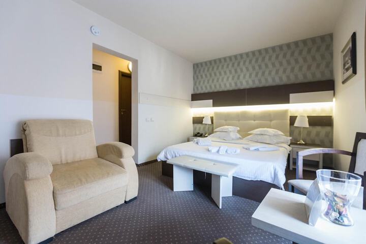 Room 16 of 70