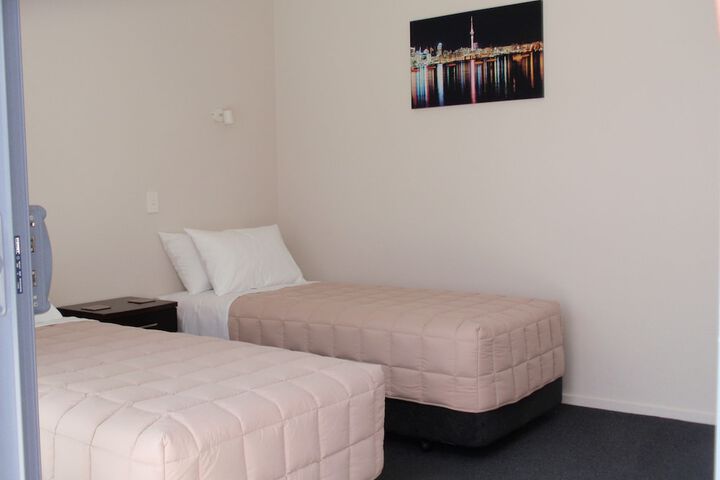 Room 2 of 40