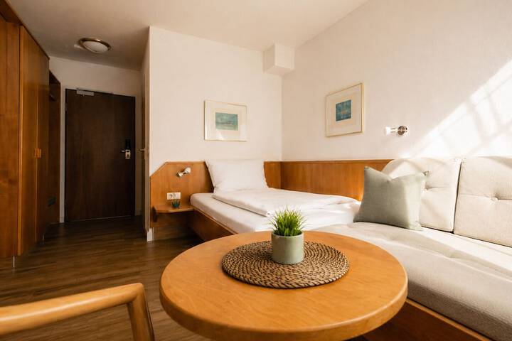 Room 8 of 18