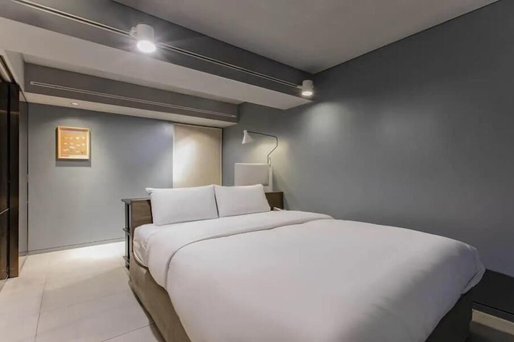 Room 12 of 36