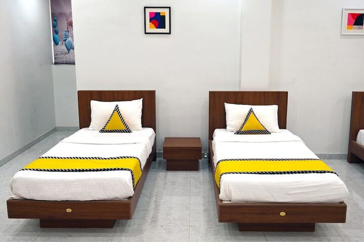 Room 7 of 12