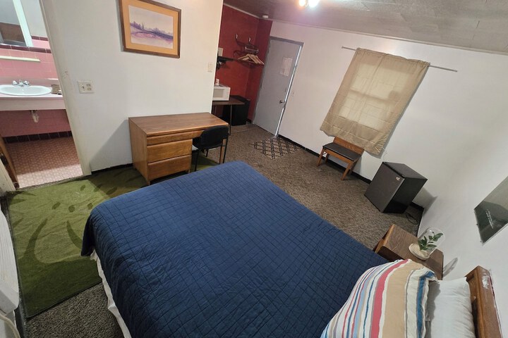 Room 12 of 87