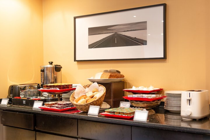 Breakfast/Coffee Service 21 of 33