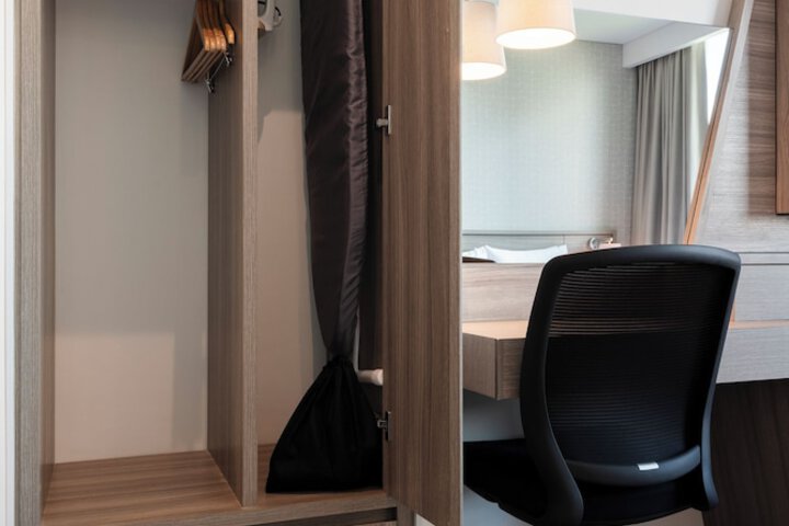 Room 17 of 61