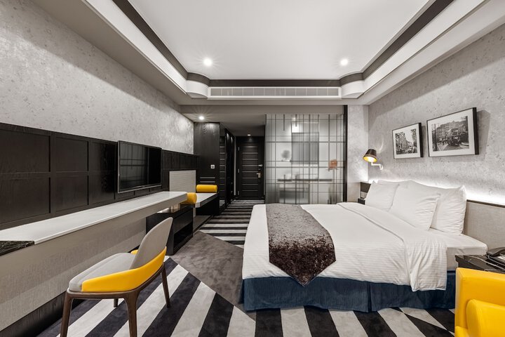 Room 10 of 111