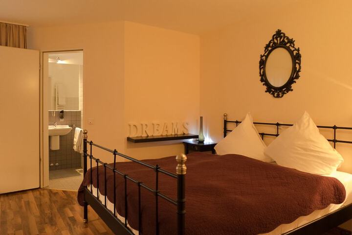 Room 15 of 63