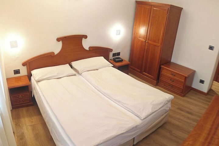 Room 11 of 53
