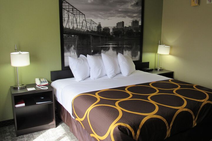 1 King Bed (5 of 20)