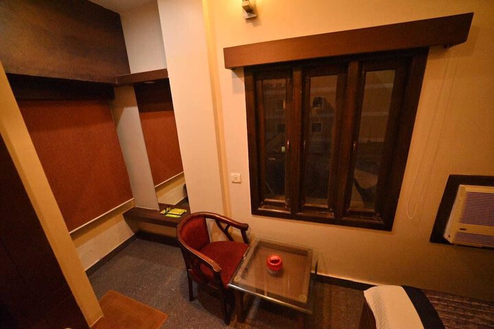 Room 6 of 19