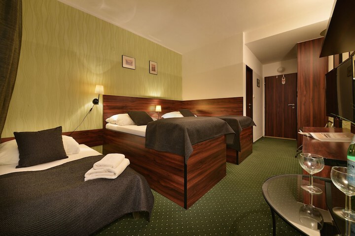 Room 5 of 25