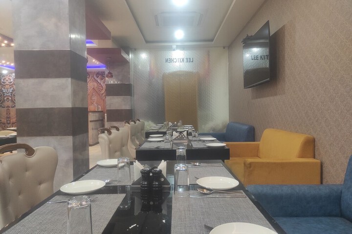 Dining 9 of 13
