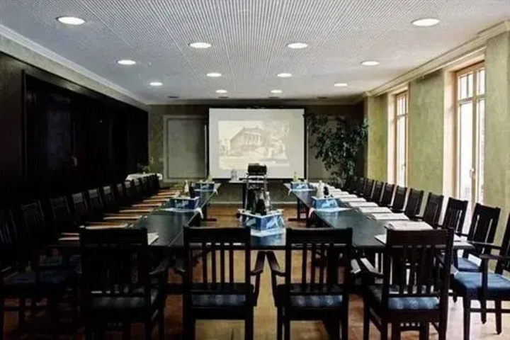 Dining 11 of 12