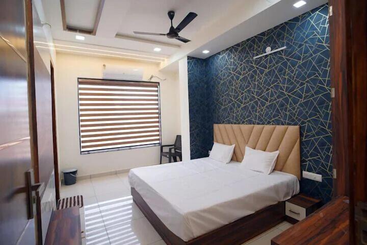 Room 6 of 7