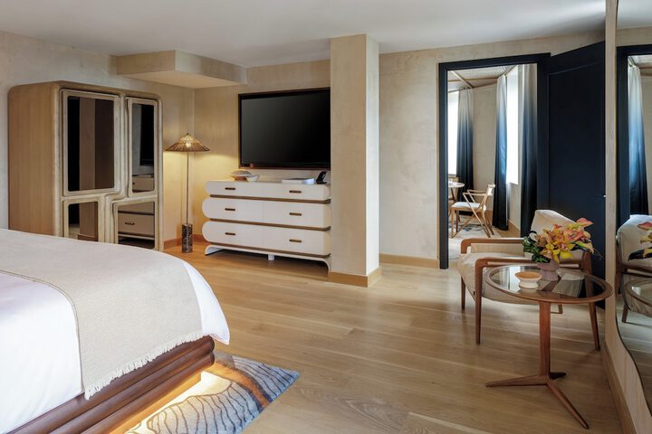 Room 14 of 35