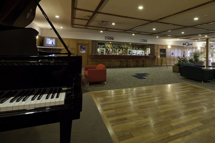 Lounge 51 of 57