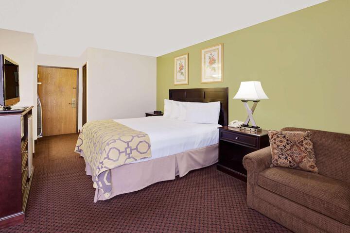 1 King Bed (6 of 16)