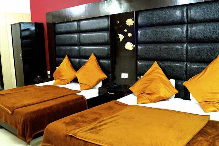 Room 4 of 13