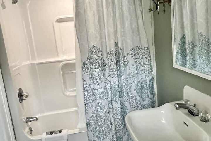 Room 43 of 49