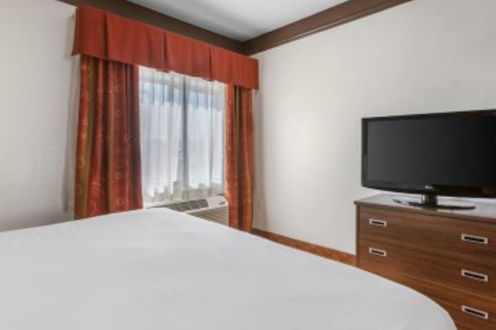 Room 14 of 33