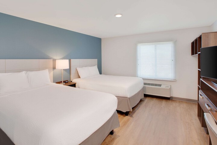1 Queen Bed (12 of 14)