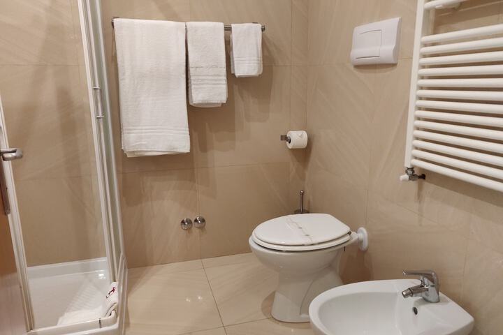 Room 11 of 22