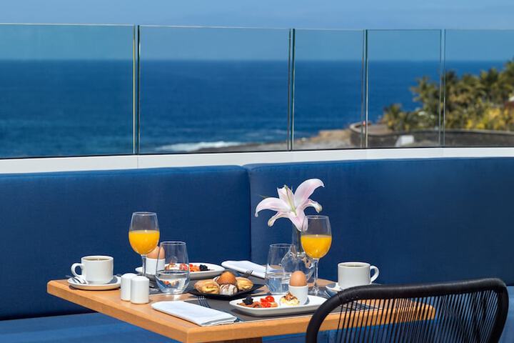 Breakfast/Coffee Service 80 of 106