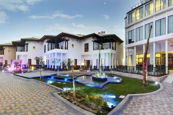 Hotel Exterior 149 of 171