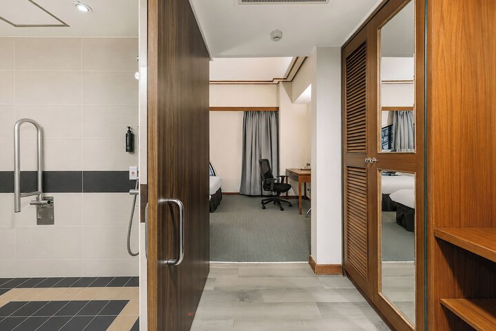 Room 83 of 149