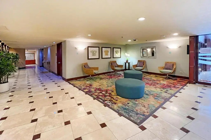 Room 9 of 20