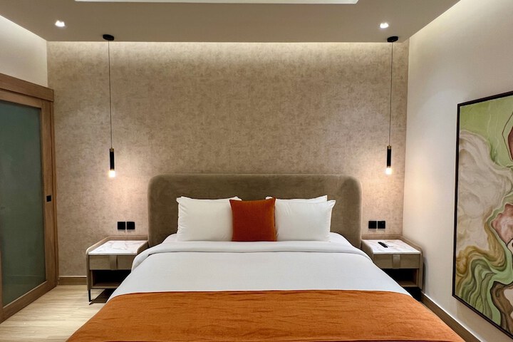 Room 8 of 27