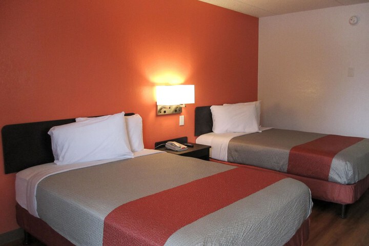 2 Double Beds (16 of 16)