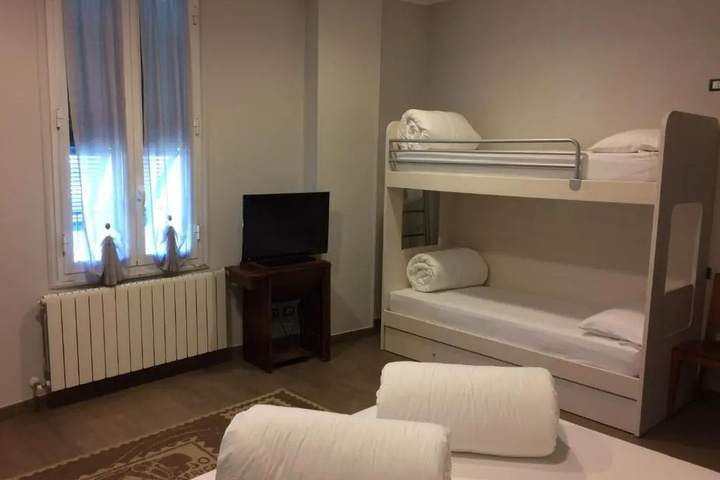 Room 6 of 13