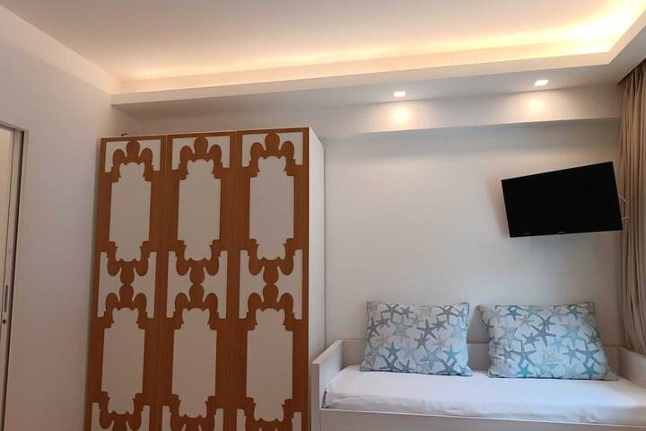 Room 5 of 63