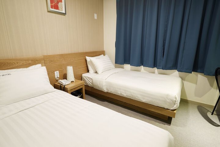 Room 4 of 44