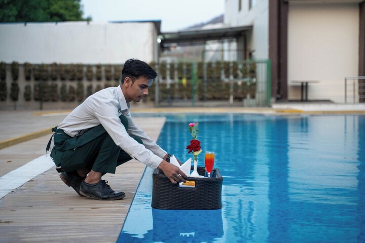 Pool 104 of 190
