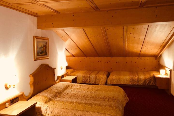 Room 9 of 38